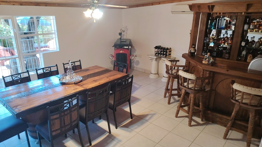 5 Bedroom Property for Sale in Flamwood North West